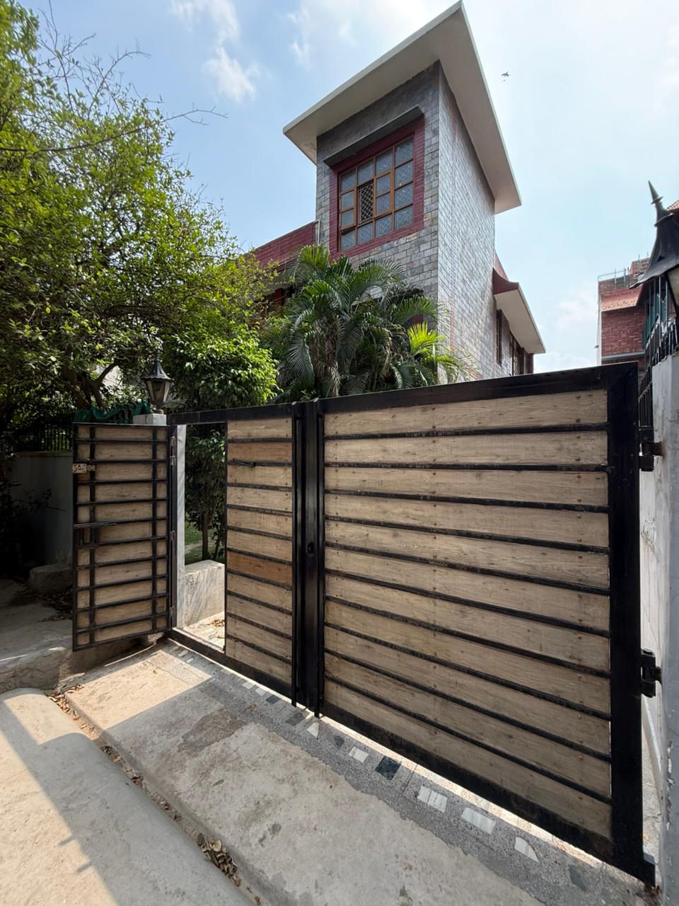 Bungalow, Sector 15A photo 4