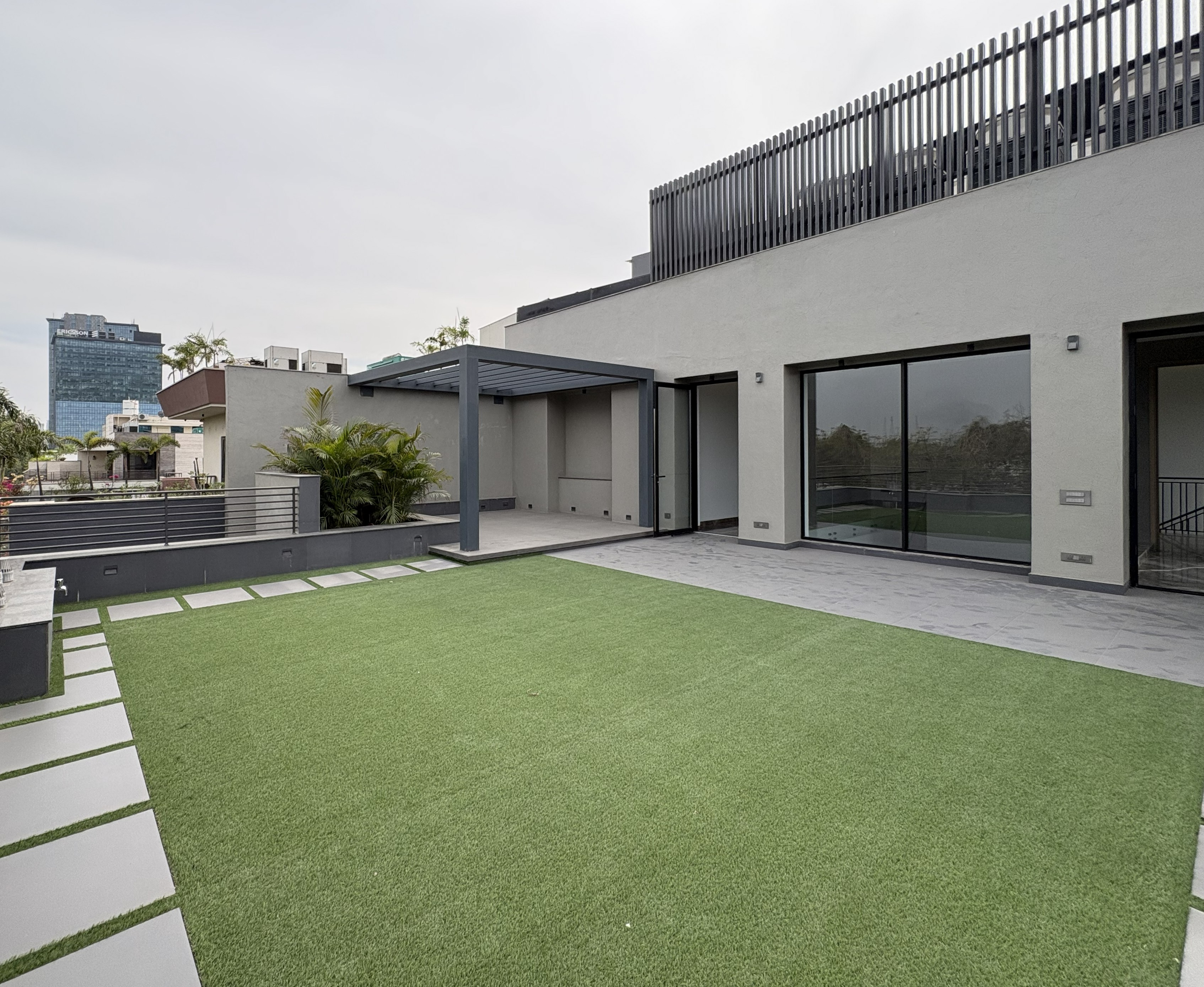Duplex Floor for Lease photo 2